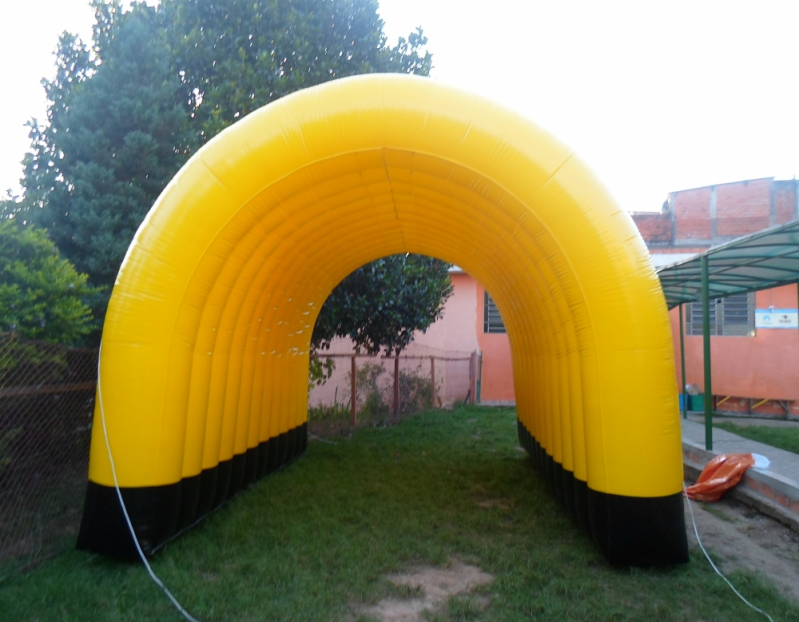 Aluguel de Túnel da Fantasia Inflável Água Funda - Túnel Inflável para Campo de Futebol